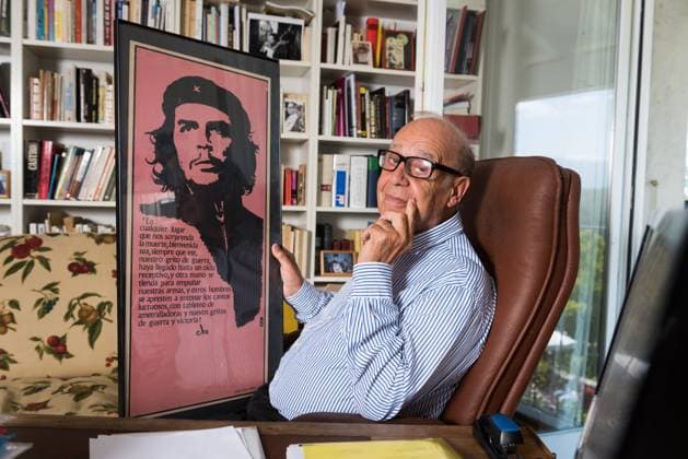 Jean Ziegler - Geneve Jean Ziegler dans son bureau Ã Geneve, Suisse le 22 AoÃ»t 2015. Jean Ziegler (nÃ Hans Ziegler, le 19 avril 1934 Ã Thoune dans le canton de Berne en Suisse) est un homme politique, altermondialiste et sociologue suisse. Il a Ã tÃ rapporteur spÃ cial aupres de l?ONU sur la question du droit Ã l?alimentation dans le monde. Il est l?auteur de nombreux ouvrages dans lesquels il analyse notamment cette question, et est Ã galement connu pour cette phrase : Â« l agriculture mondiale peut aujourd hui nourrir 12 milliards de personnes ? . Il n existe donc Ã cet Ã gard aucune fatalitÃ . Un enfant qui meurt de faim est un enfant assassinÃ . Â».... Photo by Loona ABACAPRESS.COM Geneve Geneve Switzerland  Copyright: xLoona Abacax 514772_012 Loona Abacax 514772_012