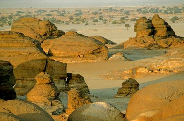 Creative Highlights World Plateau von Djado, Ténéré, Niger, Afrika *** Plateau from Djado, Ténéré, Niger, Africa Copyright: imageBROKER/ErichxGeduldig ibxege06853538.jpg