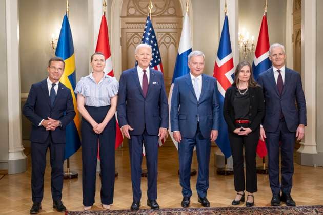 News Themen der Woche KW28 News Bilder des Tages HELSINGFORS 20230713 Sveriges statsminister Ulf Kristersson, Danmarks statsminister Mette Frederiksen, USA:s president Joe Biden, Finlands president Sauli Sauli Niinistö, islands statsminister Katrín Jakobsdóttir och Norges statsminister Jonas Gahr Støre deltar i ett USA Norden toppmöte. HELSINGFORS FINLAND x10060x *** HELSINGFORS 20230713 Prime Minister Ulf Kristersson of Sweden, Prime Minister Mette Frederiksen of Denmark, President Joe Biden of the United States, President Sauli Niinistö of Finland, Prime Minister Katrín Jakobsdóttir of Iceland and Prime Minister Jonas Gahr Støre of Norway participate in a US-Nordic Summit HELSINGFORS FINLAND x10060x  Copyright: xHenrikxMontgomery TTx NORDISKT TOPPMÖTE MED FÖRENTA STATERNA TTABB0000000000200355