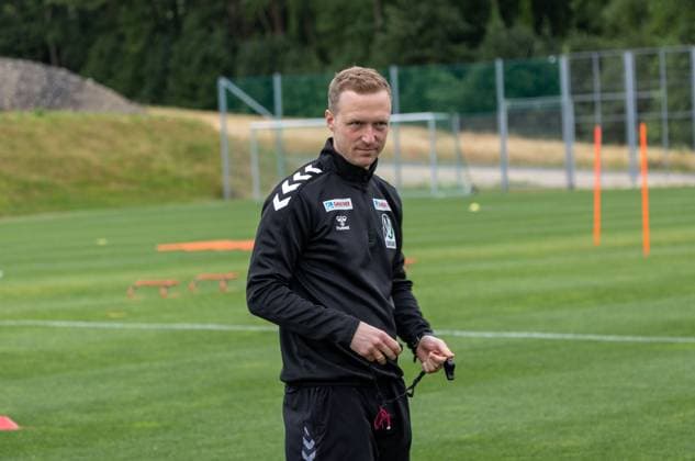 13.07.2023, Geinberg, AUT, Unterwegs in Austria, Oberösterreich, Training, SV Guntamatic Ried, im Bild Maximilian Senft, Max Senft, Ried, Headcoach, *** 13 07 2023, Geinberg, AUT, On the road in Austria, Upper Austria, training, SV Guntamatic Ried, in the picture Maximilian Senft, Max Senft, Ried, head coach,