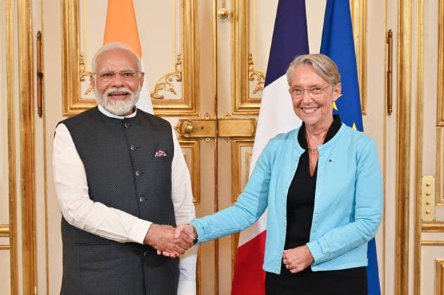 News Bilder des Tages French PM Meets Her Indian Counterpart Narendra Modi - Paris French Prime Minister Elisabeth Borne receives Prime Minister of the Republic of India Narendra Modi for a meetinf at the HÃ tel de Matignon on July 13, 2023. Indian Prime Minister Narendra Modi begins a two-day visit to France on July 13, 2023 where he will attend the traditional Bastille Day military parade as guest of honour and discuss major new defence deals. Photo by Tomas Stevens ABACAPRESS.COM Paris France  Copyright: xStevensxTomas ABACAx 860611_003 StevensxTomas ABACAx 860611_003 