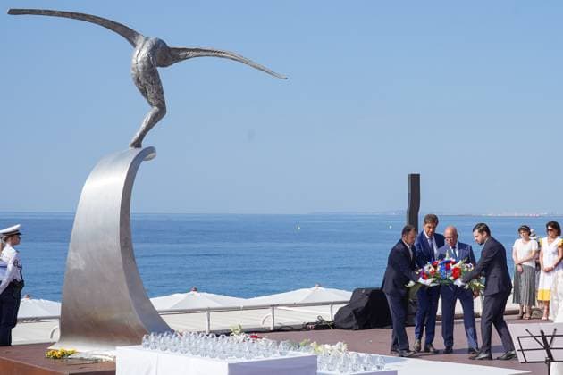 Bilder des Jahres 2023, News 07 Juli News Themen der Woche KW28 News Bilder des Tages Frankreich, Gedenken am Jahrestag des Terroranschlags in Nizza 2016 DÃ pÃ t de gerbe - Eric Ciotti NEWS : CÃ rÃ monie d™hommage aux victimes de l™attentat de Nice du 14 juillet 2016 - Nice - 14 07 2023 NorbertScanella Panoramic 