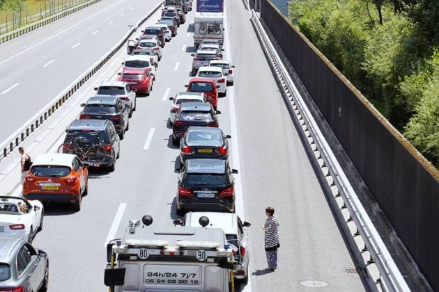 Foto Manuel Geisser 14.07.2023 Stau,Verkehr,Autobahn. Bild : Ferienstau 11.KM Stau vor dem Gotthard-Tunnel *** Photo Manuel Geisser 14 07 2023 traffic jam,traffic,highway picture vacation traffic jam 11 KM traffic jam before Gotthard tunnel