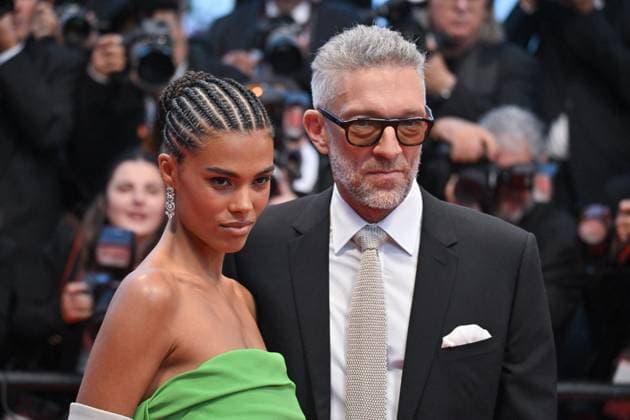 Cannes Crimes Of The Future Premiere JR Tina Kunakey, Vincent Cassel attending the premiere of the movie Crimes Of The Future during the 75th Cannes Film Festival in Cannes, France on May 23, 2022. Photo by Julien Reynaud APS-Medias ABACAPRESSS.COM Cannes France  Copyright: xReynaudxJulien APS-Medias ABACAx 811243_014 ReynaudxJulien APS-Medias ABACAx 811243_014 
