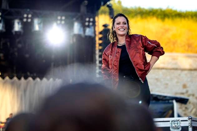 Stefanie Kloß von Silbermond live bei einem Konzert der Auf Auf -Tour auf der Festwiese Petersberg. Erfurt, 14.07.2023 *** Stefanie Kloß of Silbermond live at a concert of Auf Auf Tour on the festival meadow Petersberg Erfurt, 14 07 2023 Foto:xM.xKremerx xFuturexImage