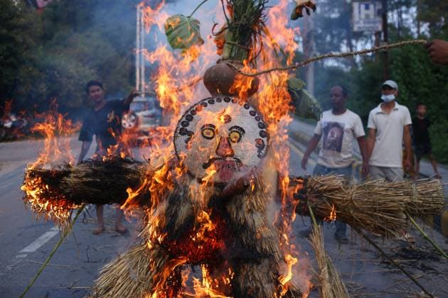News Themen der Woche KW28 News Bilder des Tages Ghanta Karna Festival In Nepal. People of Newar community burn the dummy of Demon Ghanta Karna in Bhaktapur, Nepal on 15th July, 2023. Ghanta Karna is a Nepalese Newari festival celebrating the defeat of the mythical demon Ghanta-karna or Gatha-Mungal in local Newari language. Bhaktapur Nepal  Copyright: xSanjitxPariyarx originalFilename: pariyar-notitle230715_npEn6.jpg