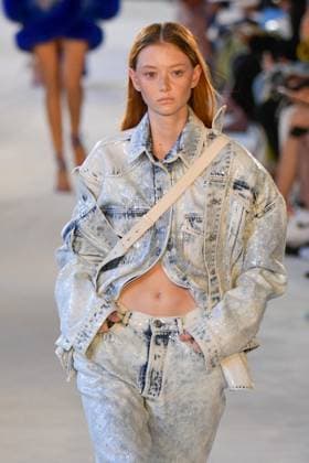 PFW - Alexandre Vauthier Runway A model walks the runway during the Alexandre Vauthier Haute Couture show as part of Paris Fashion Week Haute Couture Fall Winter 2022 - 2023 in Paris, France, on July 5, 2022. Photo by Jana Call me J ABACAPRESS.COM Paris France  Copyright: xJanaxCallxmexJ ABACAx 816914_026 JanaxCallxmexJ ABACAx 816914_026 