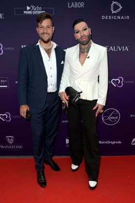 Bilder des Jahres 2023, Entertainment 07 Juli Entertainment Themen der Woche KW28 Entertainment Bilder des Tages Harald Glööckler mit Freund Marc-Eric Lehmann bei der Jasmin Erbas Fashion Show auf der Berlin Fashion Week Spring Summer 2024 im Medicalthree Studio. Berlin, 15.07.2023 *** Harald Glööckler with boyfriend Marc Eric Lehmann at the Jasmin Erbas Fashion Show at Berlin Fashion Week Spring Summer 2024 at Medicalthree Studio Berlin, 15 07 2023 Foto:xF.xKernx xFuturexImage