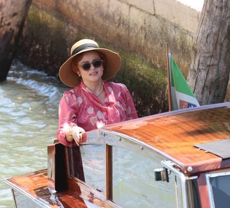Helena Bonham Carter In Venice Helena Bonham Carter is in Venice, Italy, to shoot the television miniseries Nolly , on July 19, 2022. Photo by Matteo Chinellato IPA ABACAPRESS.COM Venice Italy  Copyright: xIPA ABACAx 818290_009 IPA ABACAx 818290_009 