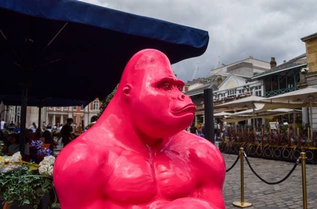 News Themen der Woche KW28 News Bilder des Tages July 16, 2023, London, England, United Kingdom: Artwork by Sally Wood, part of the Tusk Gorilla Trail. 15 life-sized gorilla sculptures, designed by different artists, have been installed around Covent Garden in central London in partnership with African conservation charity Tusk and Westbrook Gallery, to raise awareness and funds for conservation. London United Kingdom - ZUMAv130 20230716_zip_v130_008 Copyright: xVukxValcicx
