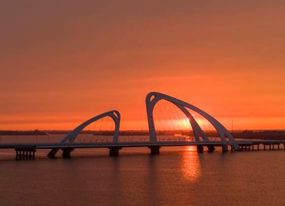 News Themen der Woche KW28 News Bilder des Tages Baima Lake Bridge at Sunset The scenery of Baima Lake Bridge is seen at sunset in Huai an City, Jiangsu Province, China, July 16, 2023. Huai an Jiangsu China  Copyright: xCFOTOx originalFilename: cfoto-baimalak230716_npxWG.jpg