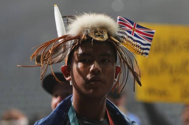 News Bilder des Tages July 16, 2023, Halifax, NS, Canada: An athlete with Team British Columbia takes part in the parade of athletes during the opening ceremony of the North American Indigenous Games 2023 in Halifax, Sunday, July 16, 2023. Halifax Canada  - ZUMAc35_ 20230716_zaf_c35_112 Copyright: xDarrenxCalabresex