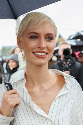 PFW - Christian Dior Womenswear Spring-Summer 2023 - Arrivals NB Iris Law arrived at the Christian Dior Womenswear Spring Summer 2023 show as part of Paris Fashion Week on September 27, 2022 in Paris, France. Photo by Nasser Berzane ABACAPRESS.COM Paris France  Copyright: xBerzanexNasser ABACAx 826267_081 BerzanexNasser ABACAx 826267_081 