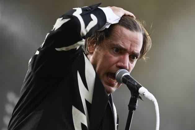 Bilder des Jahres 2023, Entertainment 07 Juli Entertainment Bilder des Tages Entertainment Themen der Woche KW28 Music Concert - The Hives - European Tour 2023 Howlin Pelle Almqvist of The Hives Live at Rock in Roma 2023, at Ippodromo delle Capannelle, July 16th 2023 Rome, Italy Rome Ippodromo delle Capannelle Italy Copyright: xDomenicoxCippitellix xLiveMediax LPM_1000214