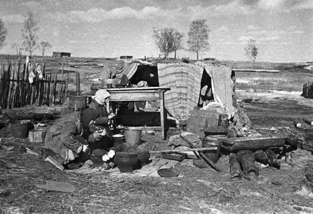 WWII OCCUPATION RUINS WOMAN KID 425 30.09.1944 A woman and a kid cokking food near a destroyed house. Nikolai Sputnik Belarus  Copyright: xNikolaix