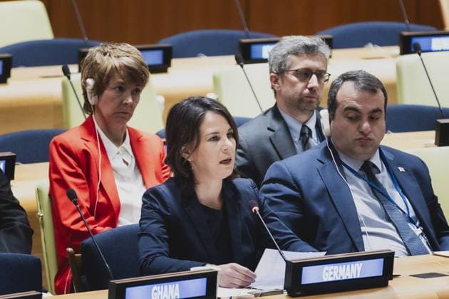 News Bilder des Tages Annalena Baerbock (Buendnis 90 Die Gruenen), Bundesaussenministerin, aufgenommen in der Trusteeship Council Chamber im Rahmen des Festakts zum 25. Jahrestag des Roemischen Statuts des Internationalen Gerichtshofes in New York City, 17.07.2023. New York City United States *** Annalena Baerbock Buendnis 90 Die Gruenen , Federal Minister of Foreign Affairs, admitted to the Trusteeship Council Chamber at the ceremony marking the 25th anniversary of the Rome Statute of the International Court of Justice in New York City, 17 07 2023 New York City United States Copyright: xFlorianxGaertnerx