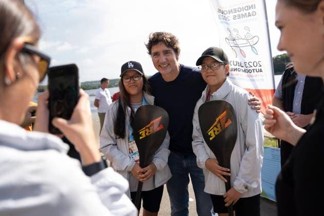 July 17, 2023, Halifax, NS, Canada: Prime Minister Justin Trudeau, centre, poses with athletes prior to Canoe Kayak competition at the North American Indigenous Games 2023 in Halifax, Monday, July 17, 2023. Halifax Canada  - ZUMAc35_ 20230717_zaf_c35_074 Copyright: xDarrenxCalabresex
