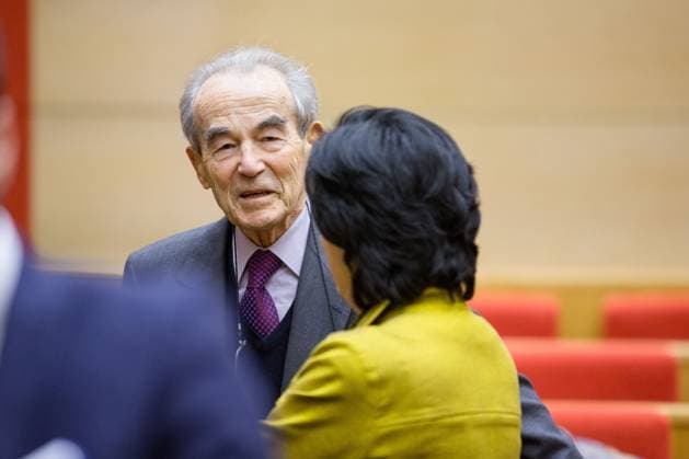 Robert Badinter hearing at the Senate - Paris Former Justice minister Robert Badinter pictured before his hearing by the Senatorial Special Committee on the fight against prostitution system, on may 14, at the Senate, in Paris, France. Photo by Romain Boe ABACAPRESS.COM Paris France  Copyright: xBoexRomain ABACAx 447487_003 BoexRomain ABACAx 447487_003 