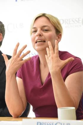 Katharina Schulze Buendnis 90 Die Gruenen, MdL, FraktionsVorsitzende Muenchen 19.07.2024 Presseclub Muenchen BVMW Bayern Diskussionsrunde der bayerischen Spitzenkandidaten: Was sind die Plaene der Parteien fuer den Mittelstand Muenchen *** Katharina Schulze Buendnis 90 Die Gruenen, MdL, parliamentary group chairwoman Munich 19 07 2024 Presseclub Muenchen BVMW Bayern Discussion round of Bavarias top candidates What are the parties plans for SMEs Munich