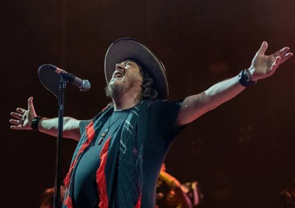 Entertainment Themen der Woche KW29 Entertainment Bilder des Tages 19.07.2023, xlakx, Entertainment Musik, ZUCCHERO - D.O.C World Tour emspor, v.l. Zucchero Sugar Fornaciari oder Adelmo Fornaciari, wie der Sänger mit bürgerlichem Namen heißt auf seiner D.O.C World Tour 2023 in der Mercedes Benz Arena Berlin. Berlin *** 19 07 2023, xlakx, entertainment music, ZUCCHERO D O C World Tour emspor, v l Zucchero Sugar Fornaciari or Adelmo Fornaciari, as the singers real name is on his D O C World Tour 2023 at the Mercedes Benz Arena Berlin Berlin.