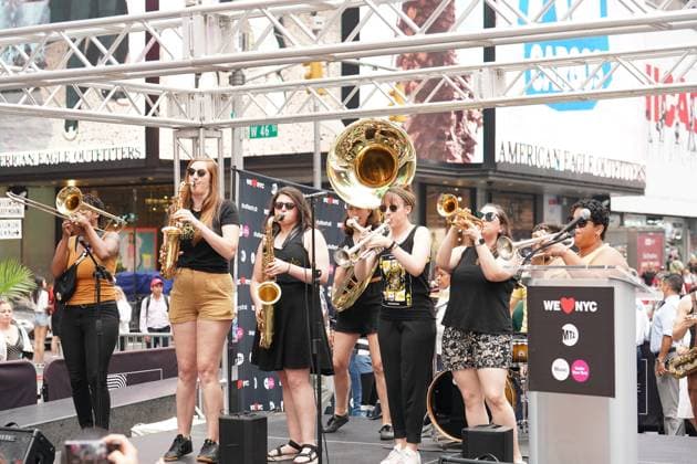 Entertainment Bilder des Tages Brass Queens at the press conference for Mayor Adams, MTA, and WELOVENYC Launch First-Ever Music Under New York Riders Choice Award, Times Square, New York, NY July 19, 2023. Photo By: Kristin Callahan Everett Collection at the press conference for Mayor Adams, MTA, and WELOVENYC Launch First-Ever Music Under New York Riders Choice Award, Times Square, New York, NY July 19, 2023. Photo By: Kristin Callahan Everett Collection PUBLICATIONXNOTxINxCANxCHNxFRAxITAxJPNxNORxPOLxRUSxESPxUKxUSA
