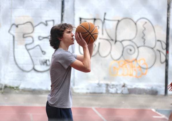 Adam Sandler and Timothee Chalamet Playing Basketball - NYC Actors Adam Sandler and Timothee Chalamet are playing basketball together with some friends in Soho, New York City, NY USA on July 20, 2023. Photo by Dylan Travis ABACAPRESS.COM New York City NY United States  Copyright: xDylanxTravis ABACAx 861442_011 DylanxTravis ABACAx 861442_011 