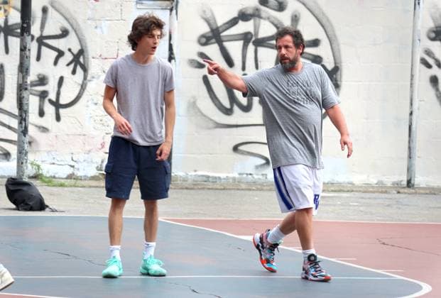 Adam Sandler and Timothee Chalamet Playing Basketball - NYC Actors Adam Sandler and Timothee Chalamet are playing basketball together with some friends in Soho, New York City, NY USA on July 20, 2023. Photo by Dylan Travis ABACAPRESS.COM New York City NY United States  Copyright: xDylanxTravis ABACAx 861442_017 DylanxTravis ABACAx 861442_017 