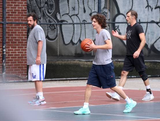 Adam Sandler and Timothee Chalamet Playing Basketball - NYC Actors Adam Sandler and Timothee Chalamet are playing basketball together with some friends in Soho, New York City, NY USA on July 20, 2023. Photo by Dylan Travis ABACAPRESS.COM New York City NY United States  Copyright: xDylanxTravis ABACAx 861442_026 DylanxTravis ABACAx 861442_026 
