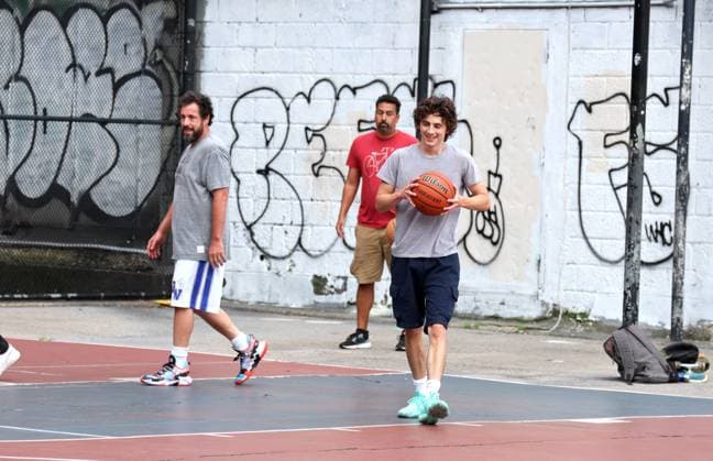 Adam Sandler and Timothee Chalamet Playing Basketball - NYC Actors Adam Sandler and Timothee Chalamet are playing basketball together with some friends in Soho, New York City, NY USA on July 20, 2023. Photo by Dylan Travis ABACAPRESS.COM New York City NY United States  Copyright: xDylanxTravis ABACAx 861442_030 DylanxTravis ABACAx 861442_030 