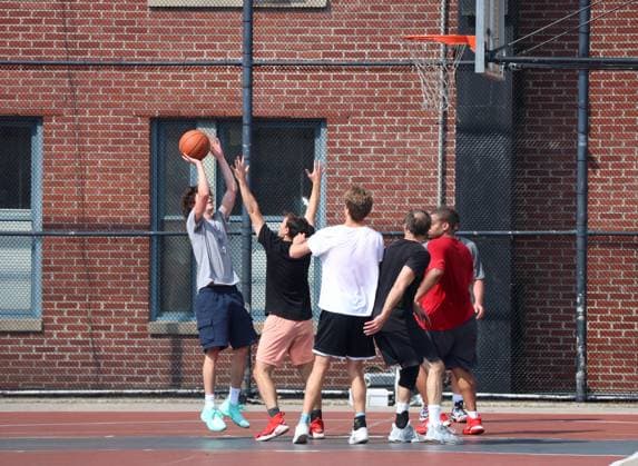 Adam Sandler and Timothee Chalamet Playing Basketball - NYC Actors Adam Sandler and Timothee Chalamet are playing basketball together with some friends in Soho, New York City, NY USA on July 20, 2023. Photo by Dylan Travis ABACAPRESS.COM New York City NY United States  Copyright: xDylanxTravis ABACAx 861442_054 DylanxTravis ABACAx 861442_054 
