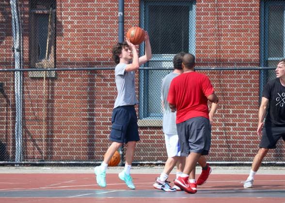 Adam Sandler and Timothee Chalamet Playing Basketball - NYC Actors Adam Sandler and Timothee Chalamet are playing basketball together with some friends in Soho, New York City, NY USA on July 20, 2023. Photo by Dylan Travis ABACAPRESS.COM New York City NY United States  Copyright: xDylanxTravis ABACAx 861442_057 DylanxTravis ABACAx 861442_057 