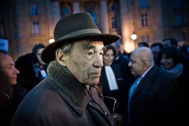 A white wave for Syria - Paris French former Justice Minister and lawyer Robert Badinter is seen on March 15, 2013 during a demonstration held outside the Pantheon in Paris, France on the occassion of the 2nd year anniversary of Syria s conflict. Syria s devastating conflict entered its third year on March 15 with EU leaders frustrated over the failure of diplomacy to end the bloodshed pressing to arm rebels despite Russian objections. Photo by Nicolas Messyasz ABACAPRESS.COM Paris Paris France  Copyright: xMessyaszxNicolas ABACAx 356896_016 MessyaszxNicolas ABACAx 356896_016 