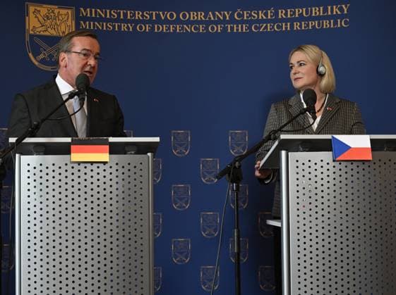 News Bilder des Tages German Defence Minister Boris Pistorius (left) and Czech Defence Minister Jana Cernochova (right) at a press conference in Prague, Czech Republic, July 21, 2023. The Czech Republic would like to acquire at least 77 Leopard battle tanks in the 2A8 new version if it joins a German tender for their purchase, Defence Minister Jana Cernochova told reporters after a meeting with her German counterpart Boris Pistorius in Prague today. (CTKxPhoto MichalxKrumphanzl) CTKPhotoP2023072105076  CTKPhotoP2023072105076