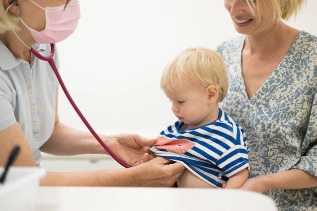 Infant baby boy child being examined by his pediatrician doctor during a standard medical checkup in presence and comfort of his mother. National public health and childs care care koncept. Infant baby boy child being examined by his pediatrician doctor during a standard medical checkup in presence and comfort of his mother. National public health and childs care care koncept ,model released, Symbolfoto Copyright: xZoonar.com MatejxKastelicx 20454919 ,model released, Symbolfoto ,property released