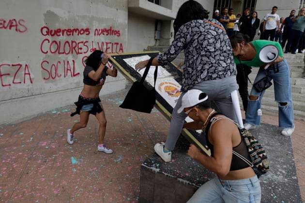 Protest Against Mayor Sandra Cuevas For Social Cleansing Actions In Mexico City Various sexual dissidence collectives, feminists and people dedicated to popular graphic art, demonstrate while tearing down a plaque in the esplanade of the Cuauhtemoc mayor s office in Mexico City, against what they define as social cleansing , ordered through the diamond operation by Mayor Sandra Cuevas, after the implementation of operations that seek order, tranquility and cleanliness of the streets of the district, according to the district. Mexico City Mexico City Mexico  Copyright: xGerardoxVieyrax originalFilename: vieyra-notitle230721_npVsr.jpg