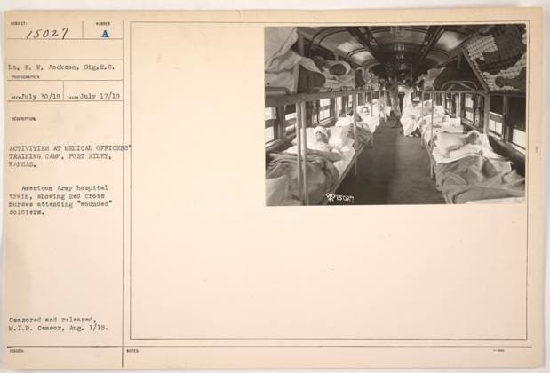 RECORD DATE NOT STATED American Army hospital train at the Medical Officers Training Camp in Port Riley, Kansas. Red Cross nurses can be seen attending to wounded soldiers. This photograph was taken on July 17, 1918, by Lt. E.N. Jackson of the Signal Corps. It was censored and released by the M.I.B. censor on August 1, 1918. Copyright: xpiemagsx 1045_55190164 !ACHTUNG AUFNAHMEDATUM GESCHÄTZT!