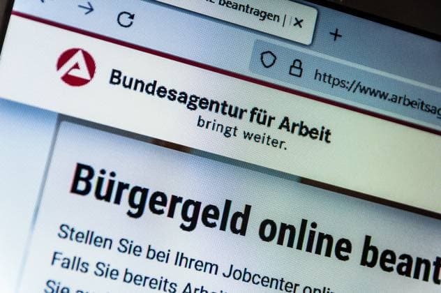 Antrag auf Bürgergeld stelllen Antrag auf Bürgergeld stelllen Copyright: xZoonar.com stockfotos-mgx 20480605