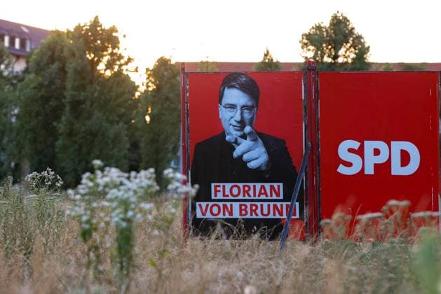 Wahlplakate - Landtagswahl in Bayern 2023 am 20.07.2023 in München Ein Wahlplakat der SPD ( Sozialdemokratische Partei Deutschlands ) zeigt Florian von Brunn. Die Liste der Landtagswahlergebnisse in Bayern gibt die Ergebnisse der Wahlen zum Bayerischen Landtag seit 1919 wieder. Grundlage der Landtagswahlen in Bayern sind die Verfassung des Freistaats Bayern vom 14. August 1919 beziehungsweise die Bayerische Verfassung vom 8. Dezember 1946. *** Election posters state election in Bavaria 2023 on 20 07 2023 in Munich An election poster of the SPD Social Democratic Party of Germany shows Florian von Brunn The list of the state election results in Bavaria gives the results of the elections to the Bavarian Parliament since 1919 Basis of the s xMSx