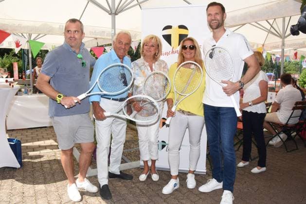 Sebastian Beutelstahl Sportpark Guenther Margot Steinberg Wirt Silja Steinberg Wirtin Organisatoren Marc Autmaring-Wempe GF Oberhaching-Muenchen 23.07.2023 Sportpark Beutelstahl Oberhaching Muenchner Herz 3. Grosses Benefiz Doppelturnier Muenchen