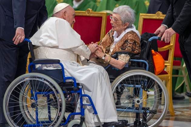 News Bilder des Tages Italy, Rome, Vatican, 2023 7 23. Pope Francis presides over a mass on the occasion of the 3rd Grandparents and the Elderly World Day, in St. Peter s Basilica at The Vatican. Photograph by ALESSIA GIULIANI Catholic Press Photo  Copyright: xALESSIAxGIULIANIx xipa-agency.nex xAlessiaxGiulianix IPA_IPA39366522