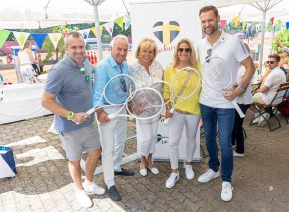 Sebastian Beutelstahl , Günther Steinberg mit Frau Margot und Tochter Silja Steinberg , Marc Aumaring Vempe Charity Benefiz-Tennis-Doppelturnier für Münchner Herz im Sportpark Beutelstahl in München Datum: 23.07.2023