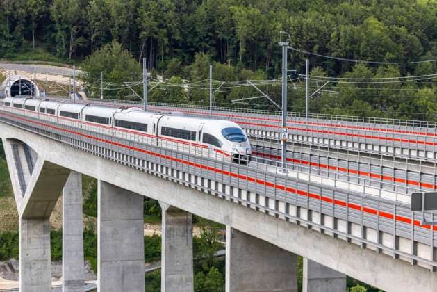 Filstalbrücke auf der Hochgeschwindigkeitsstrecke Wendlingen (Stuttgart)-Ulm. Die Brücke ist nach Bahnangaben dritthöchste Eisenbahnbrücke Deutschlands. 22.07.2023: Mühlhausenn im Täle, Baden-Württemberg, Deutschland, Europa *** Filstal bridge on the high-speed Wendlingen Stuttgart Ulm line The bridge is Germanys third-highest railroad bridge according to the railroad 22 07 2023 Mühlhausenn im Täle, Baden Württemberg, Germany, Europe