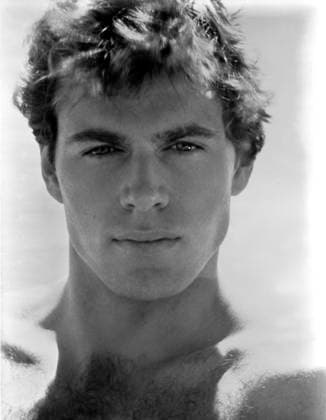 1980s, Hollywood, California, USA: JON-ERIK HEXUM, American actor and model, known for his lead roles in the TV series Voyagers! and Cover Up, and his supporting role as Pat Trammell in the biopic The Bear. On October 18, 1984, Jon-Erik Hexum at 26, died after accidental self-inflicted blank cartridge gunshot to the head, shooting himself in the head with a prop gun blank while pretending to play Russian roulette with a .44 Magnum on the set of the CBS television series Cover Up. Born: November 5, 1957, Englewood, NJ. Died: October 18, 1984, Los Angeles, CA. Hollywood USA - ZUMAms8_ 19560609_zea_ms8_384 Copyright: xMoviexStarxNewsx
