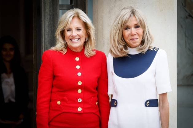 Bilder des Jahres 2023, Entertainment 07 Juli Entertainment Themen der Woche KW30 Entertainment Bilder des Tages News Bilder des Tages L EPOUSE DU PRESIDENT DES ETATS UNIS D AMERIQUE A L ELYSEE Thomas Padilla MAXPPP - 25 07 2023 ; Paris, France ; BRIGITTE MACRON RENCONTRE L EPOUSE DU PRESIDENT DES ETATS UNIS D AMERIQUE, Dr JILL BIDEN AU PALAIS DE L ELYSEE. France s first lady Brigitte Macron meets US First Lady Jill Biden at the Elysee Presidential Palace in Paris, on July 25, 2023.  Copyright: x MAXPPPxThomasxPadillax TPA230725025 TPA230725025