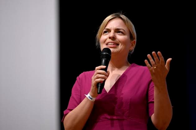 Politikerin Katharina Schulze (Grüne) bei der VDK-Großveranstaltung zur bayerischen Landtagswahl 2023 in der Meistersingerhalle Nürnberg. Der Sozialverband VdK Deutschland e. V. ist mit 2,1 Millionen Mitgliedern der größte Sozialverband Deutschlands. Nürnberg, 21.07.2023 Bayern Deutschland *** Politician Katharina Schulze Greens at the VDK major event for the Bavarian state election 2023 in the Meistersingerhalle Nuremberg The Social Association VdK Germany e V is with 2.1 million members the largest social association in Germany Nuremberg, 21 07 2023 Bavaria Germany Copyright: xDwixAnoraganingrumx