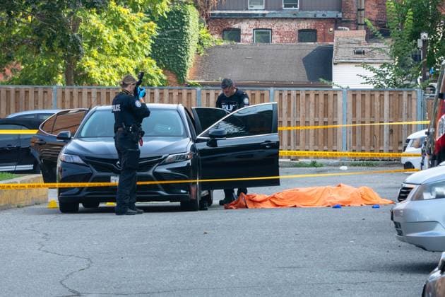 July 25, 2023, Toronto, ON, Canada: Toronto police investigate a fatal shooting in a parking lot in the city s downtown east end on Tuesday, July 25, 2023. Toronto Canada  - ZUMAc35_ 20230725_zaf_c35_013 Copyright: xColinxN.xPerkelx