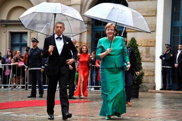 Bilder des Jahres 2023, Entertainment 07 Juli Entertainment Themen der Woche KW30 Entertainment Bilder des Tages Angela Merkel mit Ehemann Joachim Sauer bei der Eröffnung der Richard-Wagner-Festspiele 2023 mit der Premiere von Richard Wagners Parsifal im Bayreuther Festspielhaus. Bayreuth, 25.07.2023 *** Angela Merkel with husband Joachim Sauer at the opening of the Richard Wagner Festival 2023 with the premiere of Richard Wagners Parsifal at the Bayreuth Festspielhaus Bayreuth, 25 07 2023 Foto:xN.xKubelkax xFuturexImage