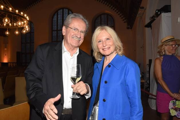 Christian Ude Oberbuergermeister a.D. Maren Kroymann Schauspielerin Kabarettistin Preistraegerin Muenchen 25.07.2023 Marienplatz Altes Rathaus Dieter-Hildebrandt-Preis 2023 Verleihung . Muenchen