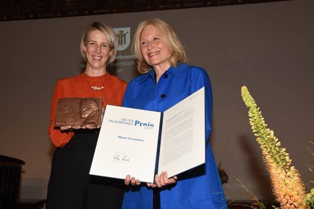 Katrin Habenschaden Buergermeisterin Maren Kroymann Schauspielerin Kabarettistin Preistraegerin Muenchen 25.07.2023 Marienplatz Altes Rathaus Dieter-Hildebrandt-Preis 2023 Verleihung . Muenchen