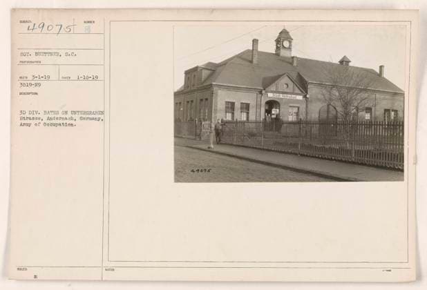 RECORD DATE NOT STATED Soldiers of the 3rd Division taking baths on Untergraben Strasse in Andernach, Germany. This photo was taken on January 10, 1919, by Sergeant Buetiner of the Signal Corps. It is part of the official records of the Army of Occupation. Copyright: xpiemagsx 971_86704253 !ACHTUNG AUFNAHMEDATUM GESCHÄTZT!